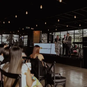 Cómo calcular la capacidad de un salón tipo auditorio